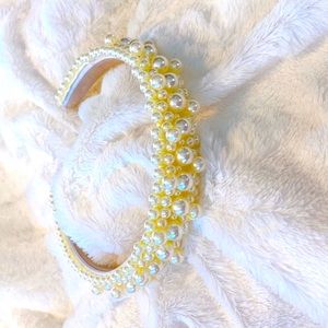 Light yellow pearl headband
